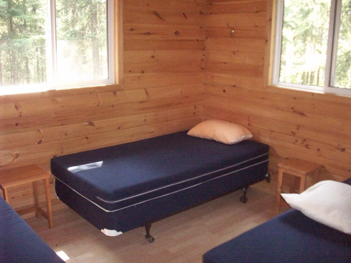 Otatakan Bedroom - Fishing Cabins for rent in Ontario